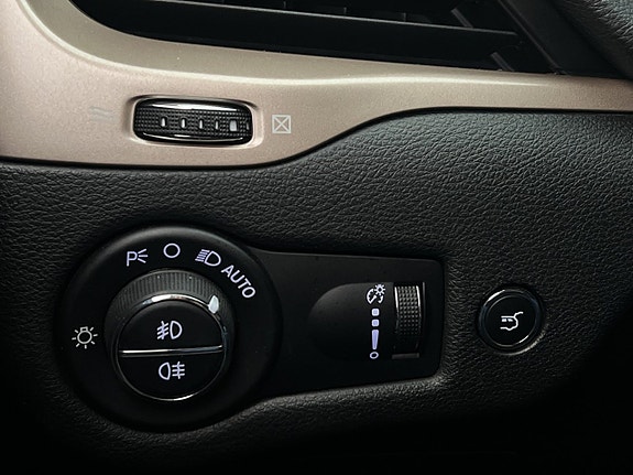 Jeep Cherokee 17 of 30