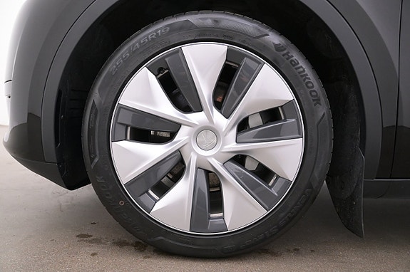 Tesla Model Y 27 of 27