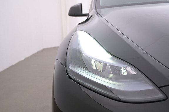 Tesla Model Y 26 of 27