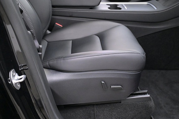 Tesla Model Y 13 of 27