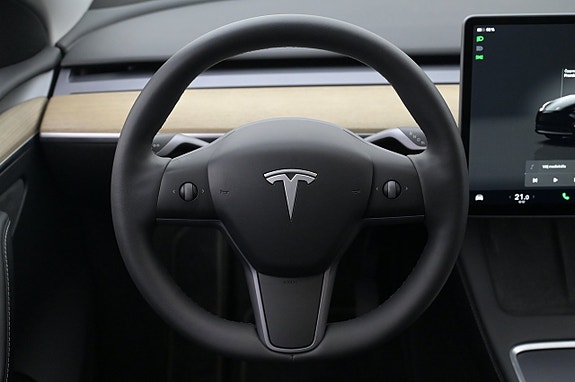 Tesla Model Y 7 of 27
