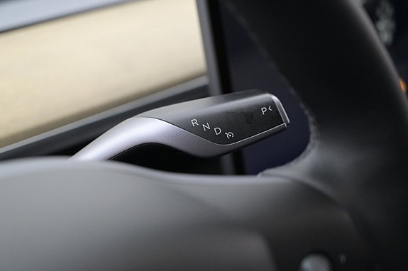 Tesla Model Y 8 of 27