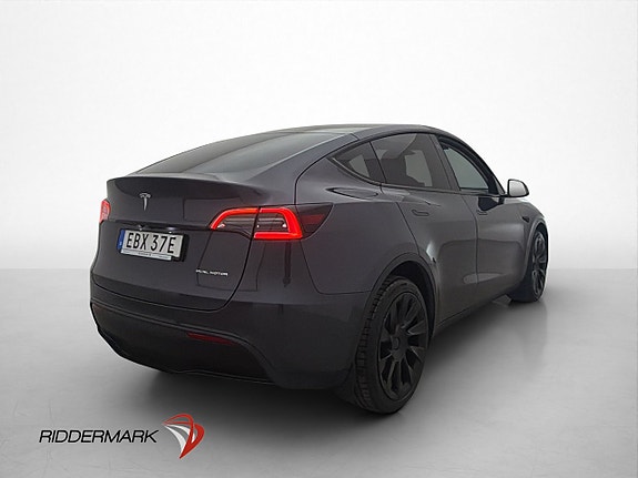 Tesla Model Y 8 of 30