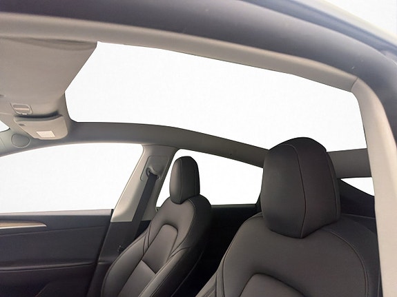 Tesla Model Y 12 of 30