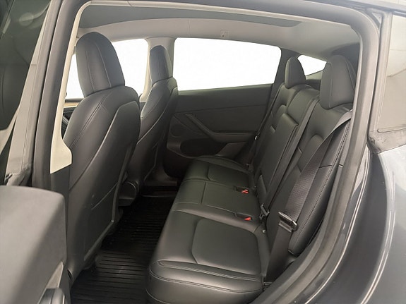 Tesla Model Y 25 of 30