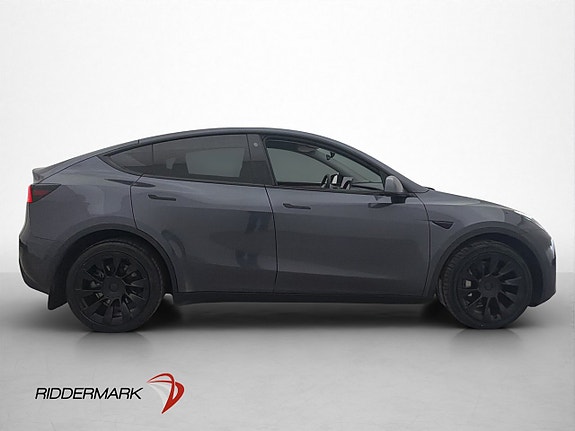 Tesla Model Y 9 of 30