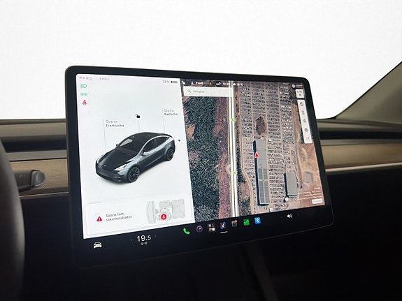 Tesla Model Y 16 of 30