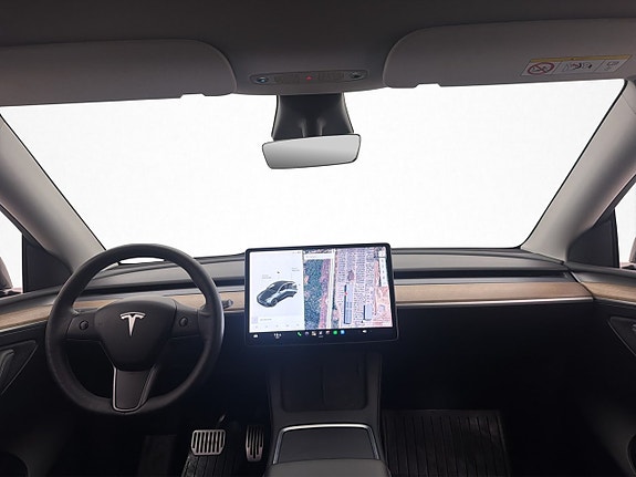 Tesla Model Y 13 of 30