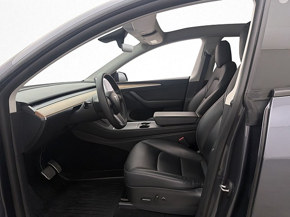 Tesla Model Y 11 of 30
