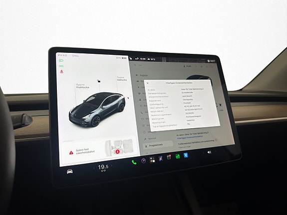 Tesla Model Y 22 of 30