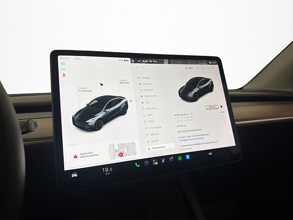 Tesla Model Y 21 of 30