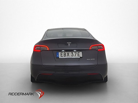 Tesla Model Y 7 of 30