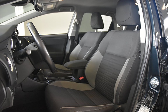 Toyota Auris 7 of 14