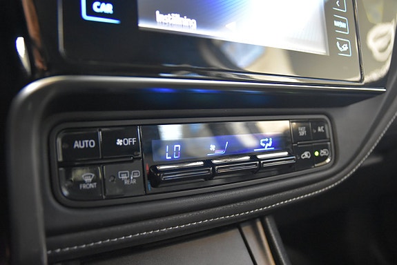 Toyota Auris 12 of 14