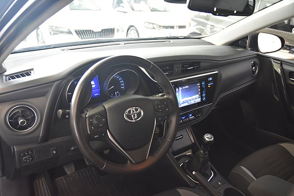 Toyota Auris 6 of 14