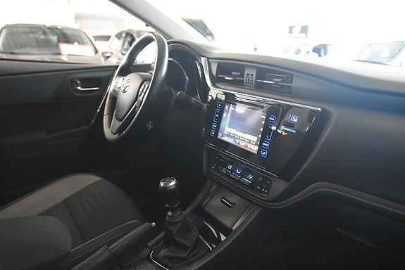 Toyota Auris 9 of 14