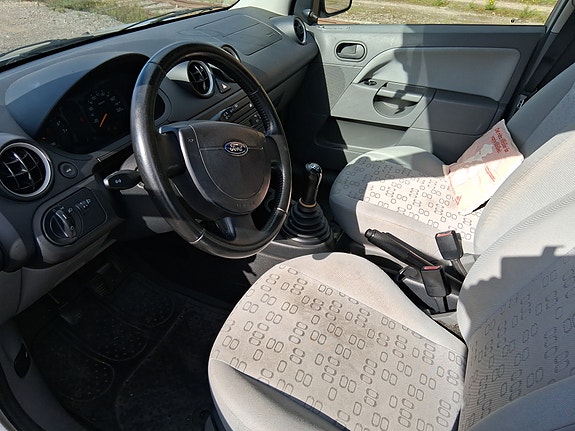 Ford Fiesta 5 of 6