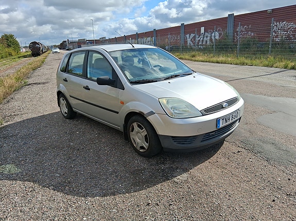 Ford Fiesta 2 of 6