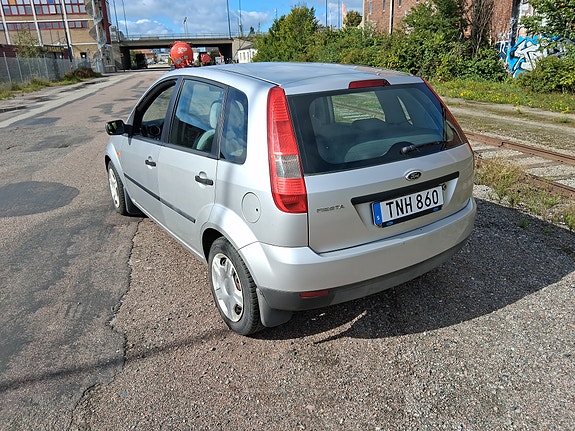 Ford Fiesta 4 of 6