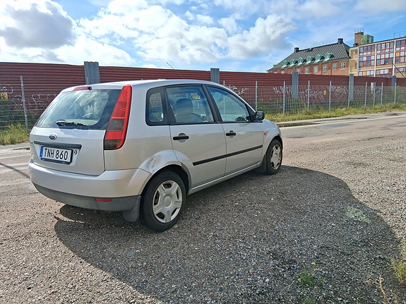 Ford Fiesta 3 of 6