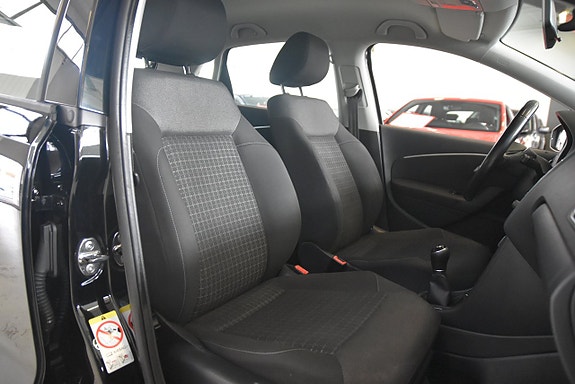 Volkswagen Polo 10 of 14
