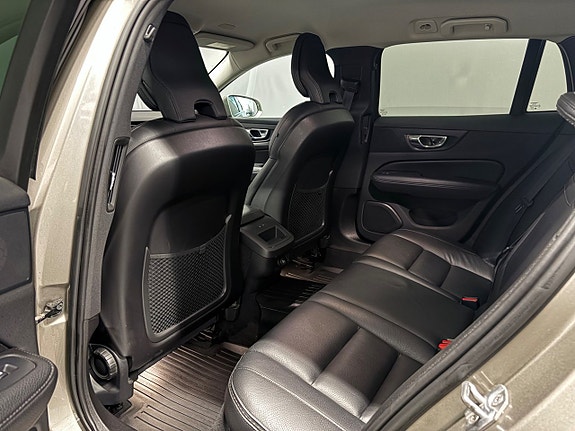 Volvo V60 Cross Country 15 of 30