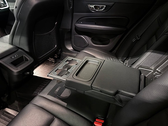 Volvo V60 Cross Country 30 of 30
