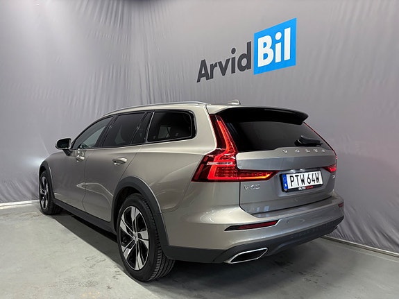 Volvo V60 Cross Country 5 of 30