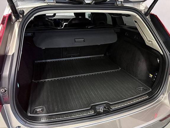 Volvo V60 Cross Country 7 of 30