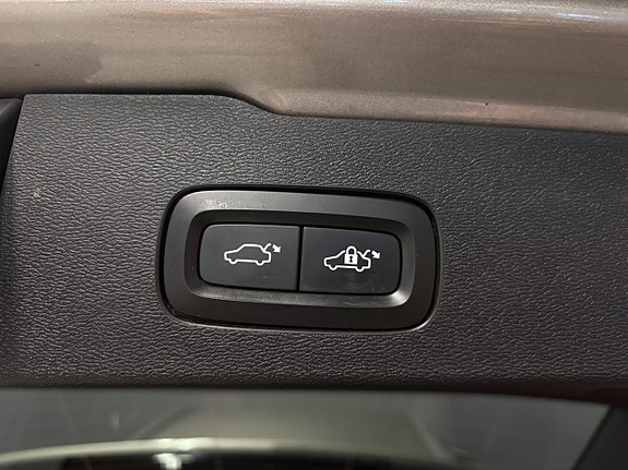 Volvo V60 Cross Country 8 of 30