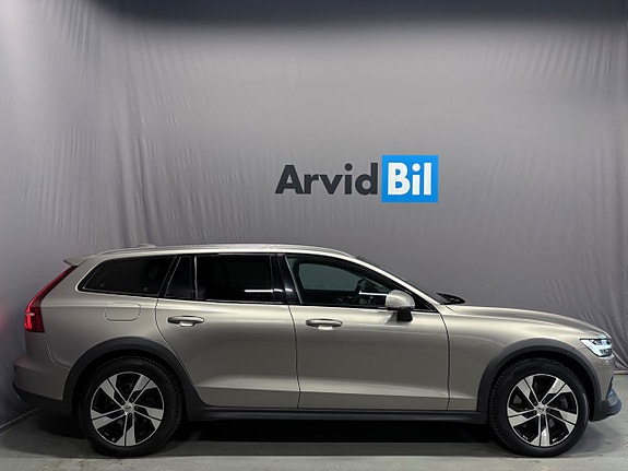 Volvo V60 Cross Country 2 of 30