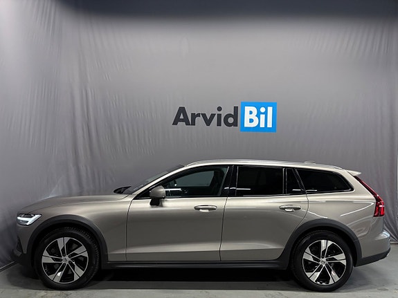Volvo V60 Cross Country 3 of 30