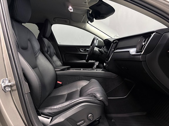 Volvo V60 Cross Country 27 of 30