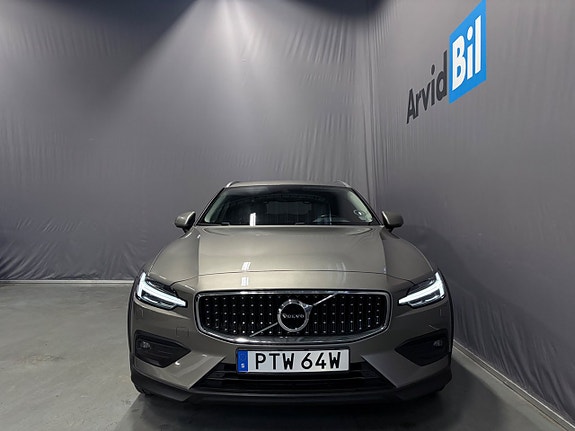 Volvo V60 Cross Country 4 of 30