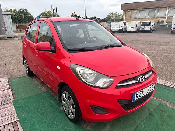Hyundai i10 2 of 5