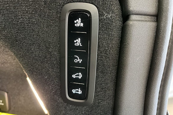 Volvo EX90 12 of 16