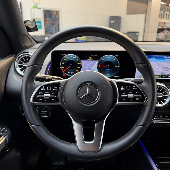 Mercedes-Benz EQB350 11 of 12