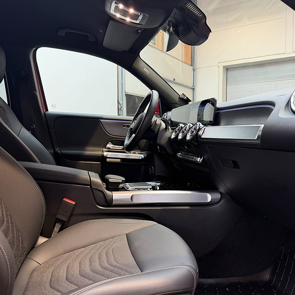 Mercedes-Benz EQB350 12 of 12
