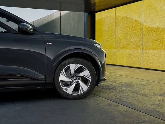 Audi Q6 e-tron 4 of 11