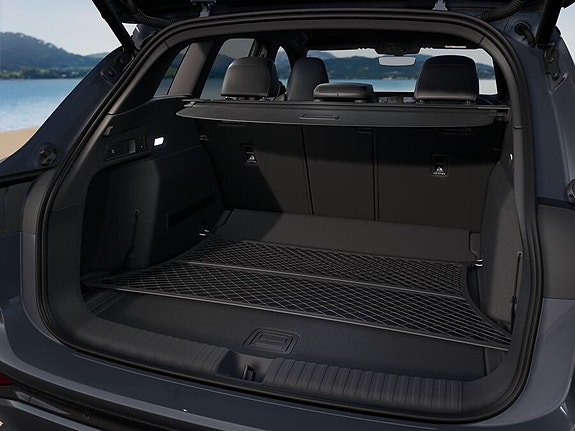 Audi Q6 e-tron 8 of 11