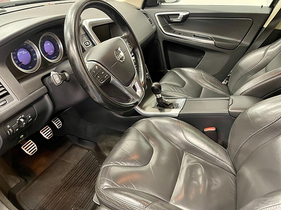 Volvo XC60 8 of 26