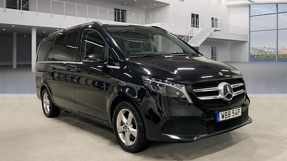 Mercedes-Benz V250 4 of 8