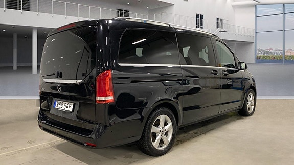 Mercedes-Benz V250 5 of 8