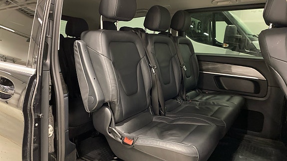 Mercedes-Benz V250 8 of 8