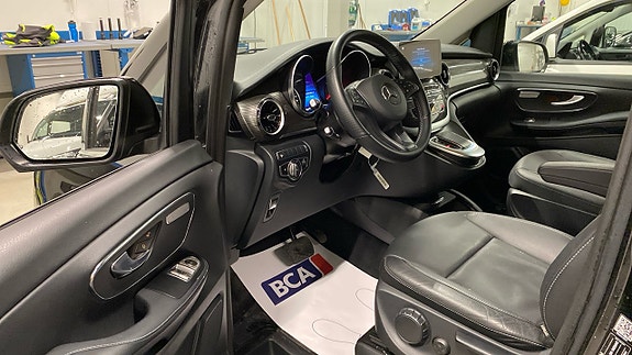 Mercedes-Benz V250 7 of 8