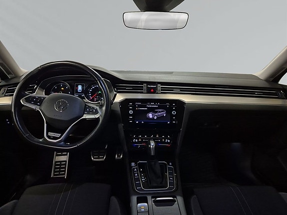 Volkswagen Passat Alltrack 7 of 9