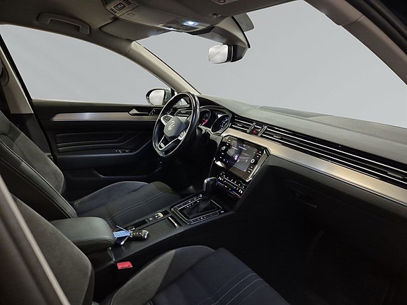 Volkswagen Passat Alltrack 6 of 9