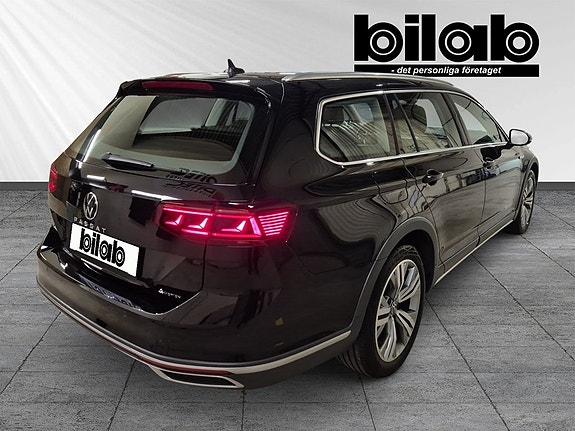 Volkswagen Passat Alltrack 4 of 9