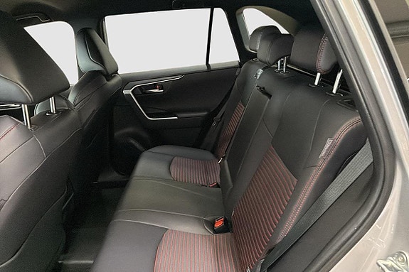 Toyota RAV4 9 of 12