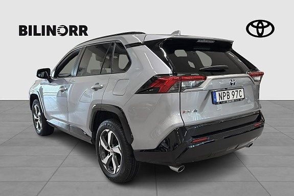 Toyota RAV4 3 of 12